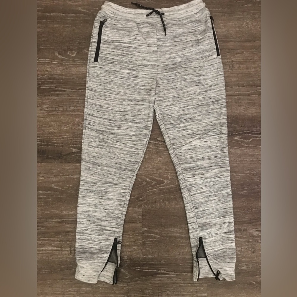 BOYS DEPARTWEST JOGGERS 
SIZE-LARGE
COLOR- WHITE